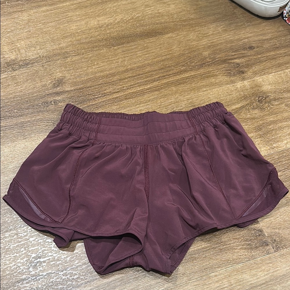 lululemon hotty hot shorts 2.5